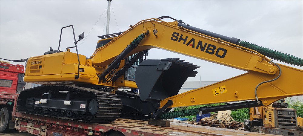 山铂 SH240-8 履带挖掘机单车装车发往南美洲 24 吨重载挖机外贸交付全解析